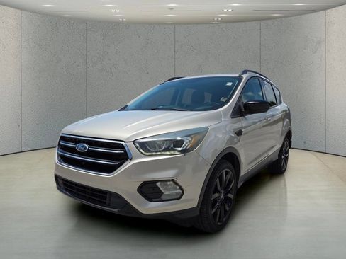 Used 2017 Ford Escape SE w/ SE Sport Appearance Package AWD/4WD image 11