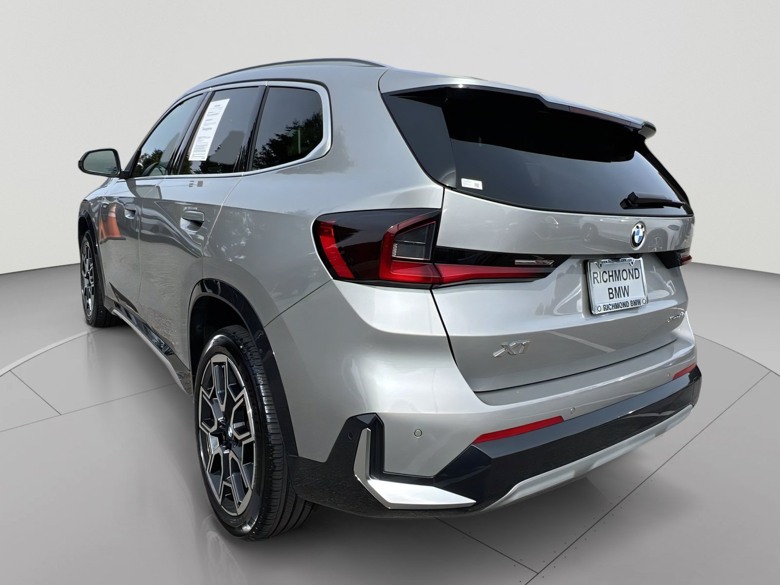 Used 2023 BMW X1 xDrive28i w/ Convenience Package AWD/4WD image 3