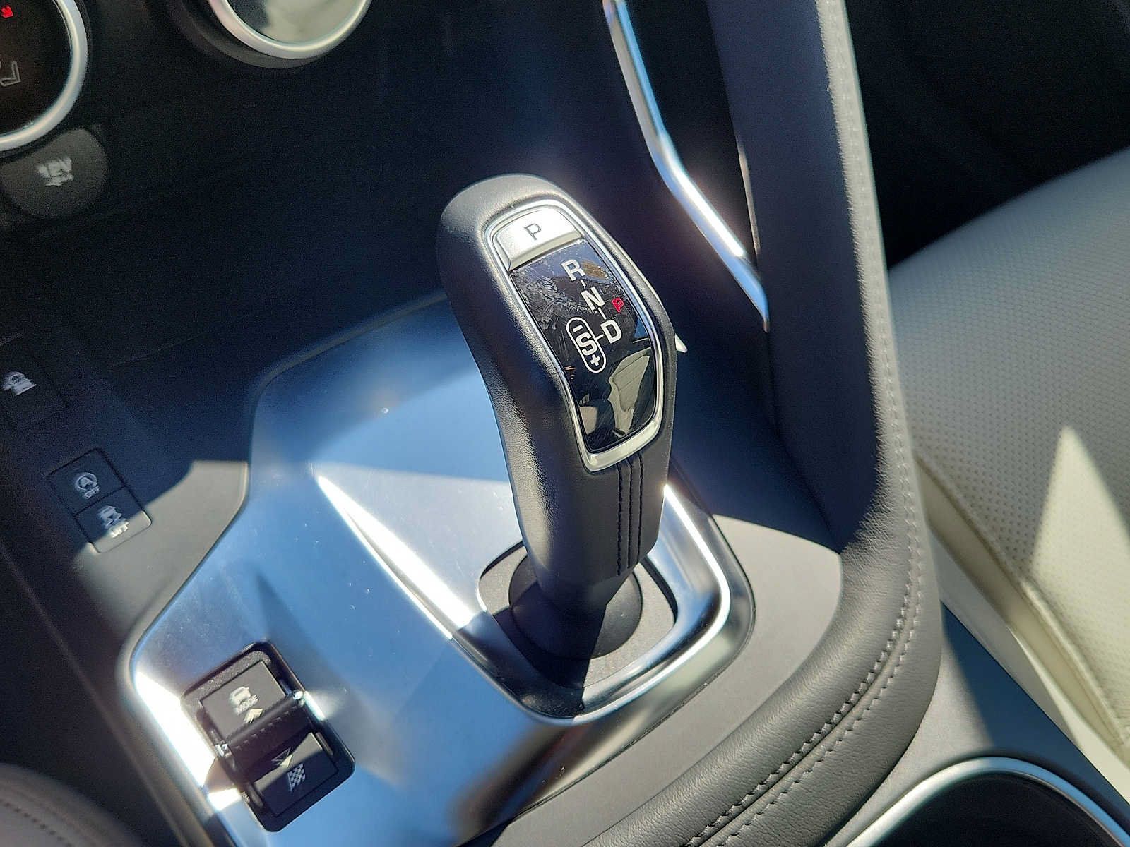 Used 2020 Jaguar E-PACE SE AWD/4WD image 14