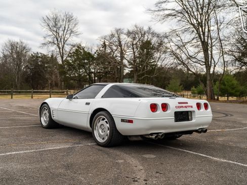 Used 1991 Chevrolet Corvette Coupe image 36