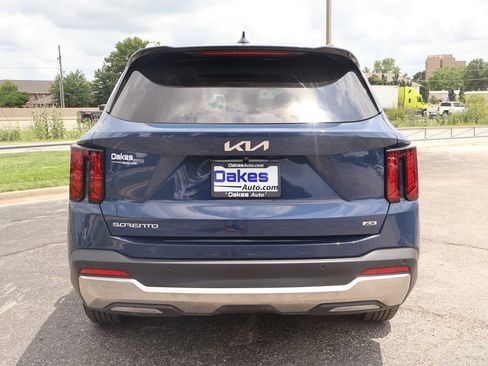 Used 2024 Kia Sorento S w/ Panoramic Sunroof Package AWD/4WD image 7