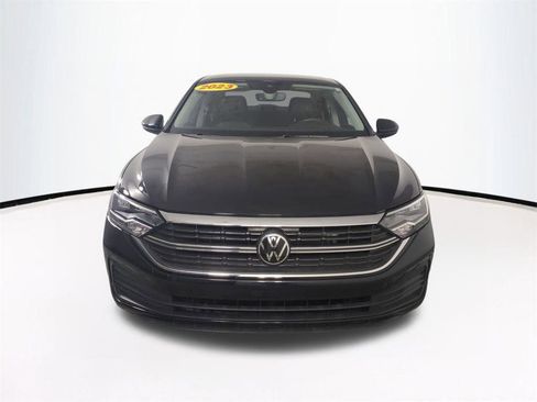 Used 2023 Volkswagen Jetta SE FWD image 3