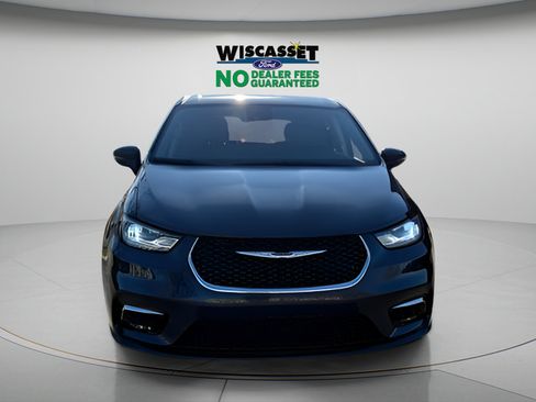 Used 2024 Chrysler Pacifica Touring-L FWD image 10