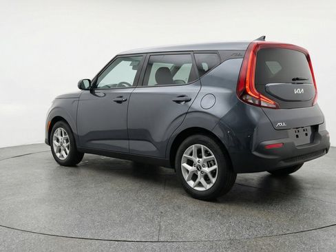 Used 2025 Kia Soul LX w/ LX Technology Package FWD image 6
