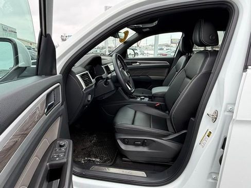 Used 2023 Volkswagen Atlas Cross Sport SE image 13