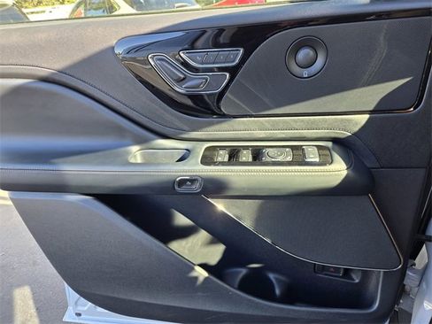 New 2025 Lincoln Aviator AWD w/ Equipment Group 101A image 23