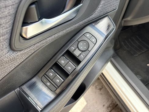 Used 2023 Nissan Rogue SV image 23