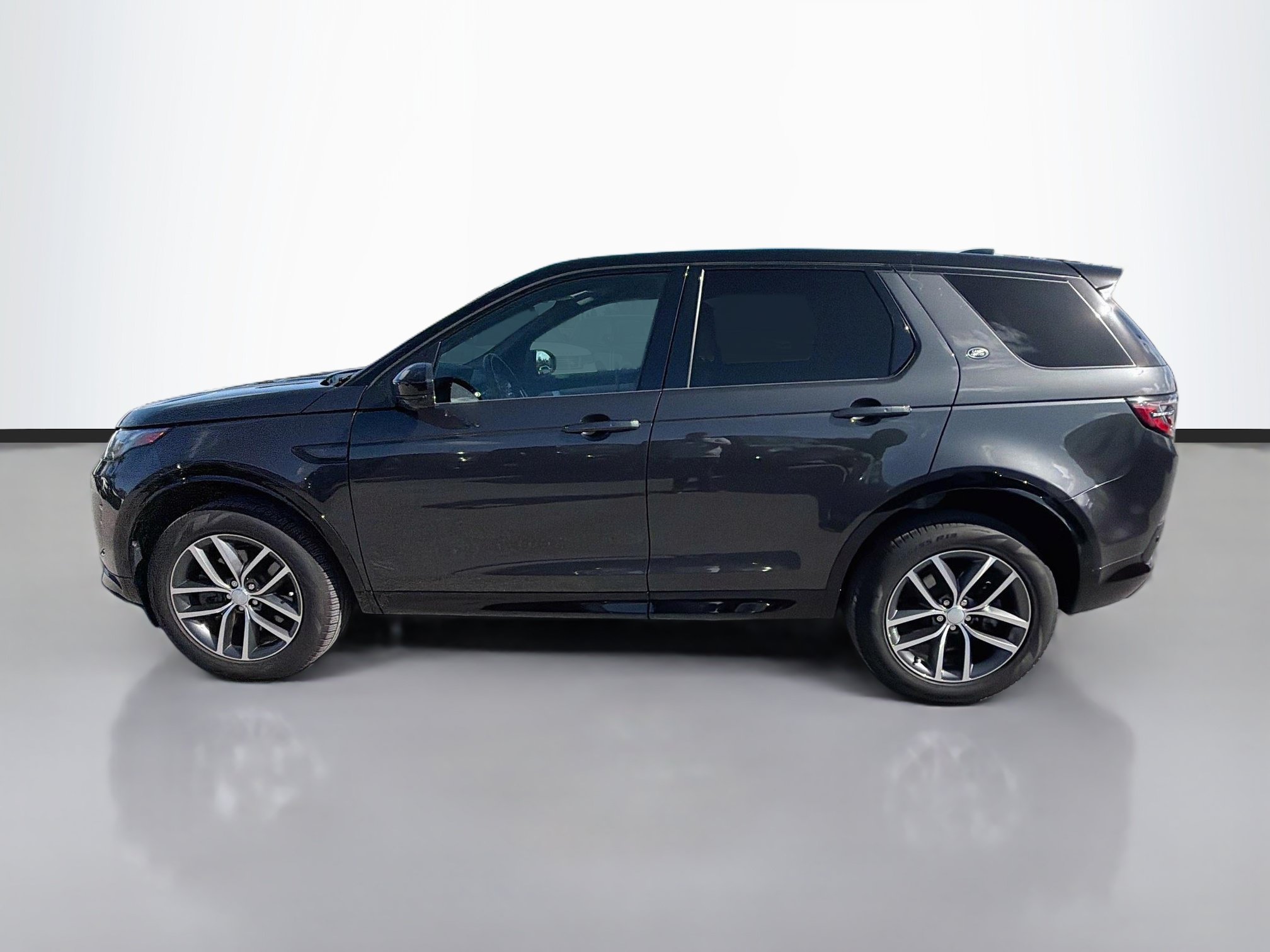 Used 2025 Land Rover Discovery Sport Dynamic SE AWD/4WD image 2