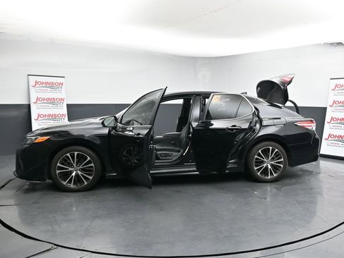 Used 2020 Toyota Camry SE image 28