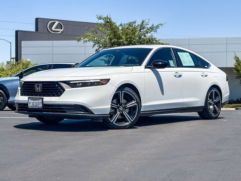 Used 2023 Honda Accord Sport image 2