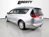 Used 2019 Chrysler Pacifica Touring-L image 5