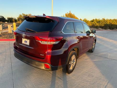 Used 2017 Toyota Highlander XLE image 5