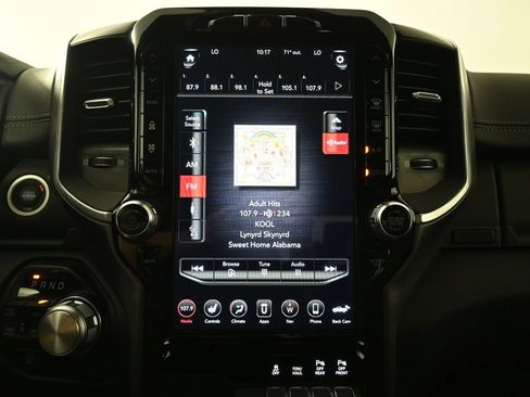 Used 2020 RAM 1500 Laramie AWD/4WD image 27