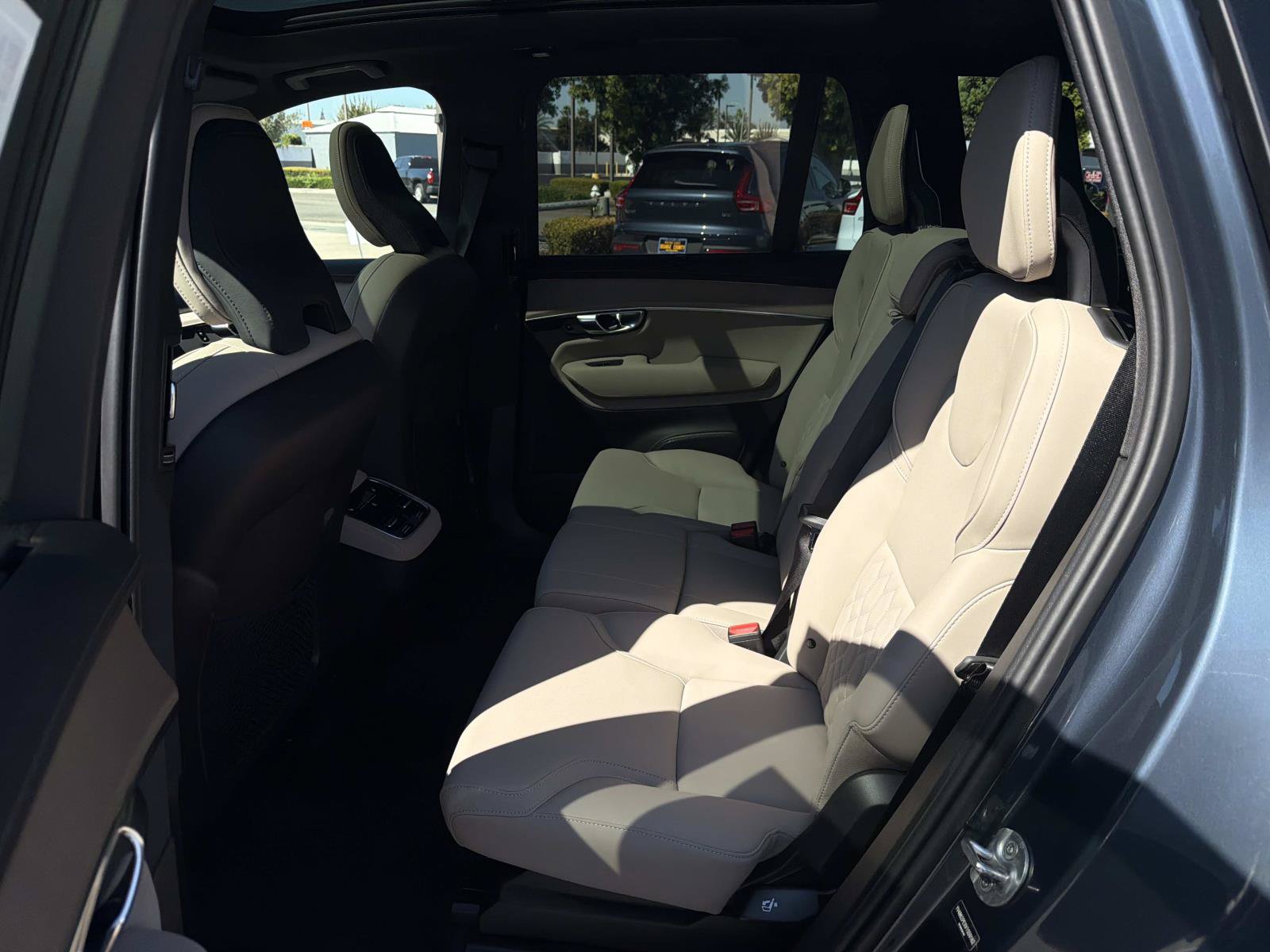 New 2027 Volvo XC90 B6 Plus AWD/4WD image 17