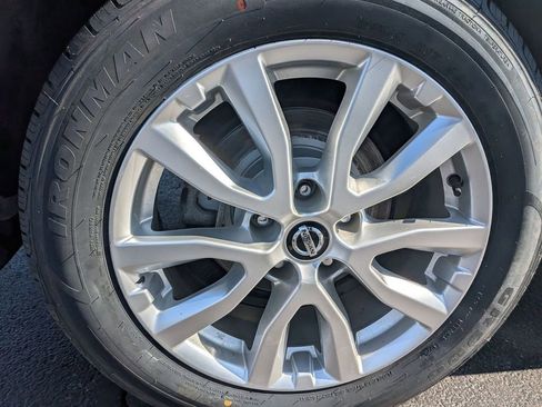 Used 2021 Nissan Rogue Sport SV image 25