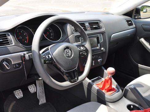 Used 2017 Volkswagen Jetta S FWD image 3