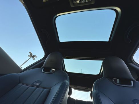 Used 2025 MINI Cooper 2-Door Hardtop image 24