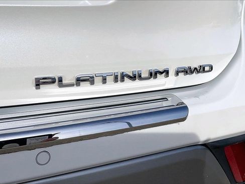 Used 2021 Toyota Highlander Platinum image 8