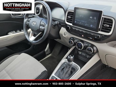Used 2025 Hyundai Venue SEL image 30
