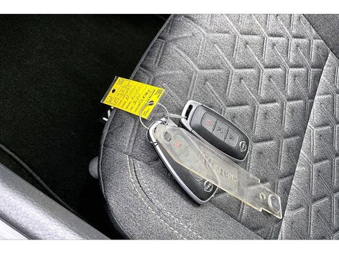 Used 2025 Nissan Kicks SV image 11