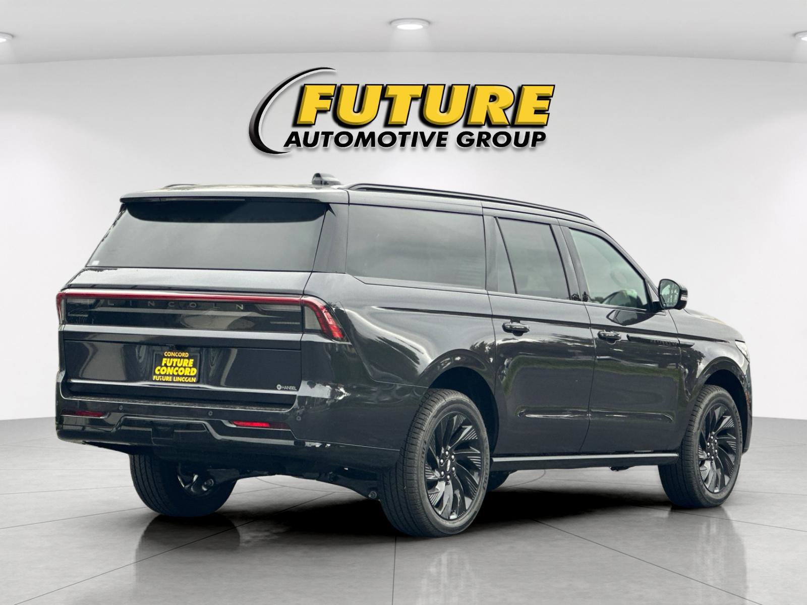 New 2026 Lincoln Navigator L Reserve w/ Jet Appearance Package AWD/4WD image 3
