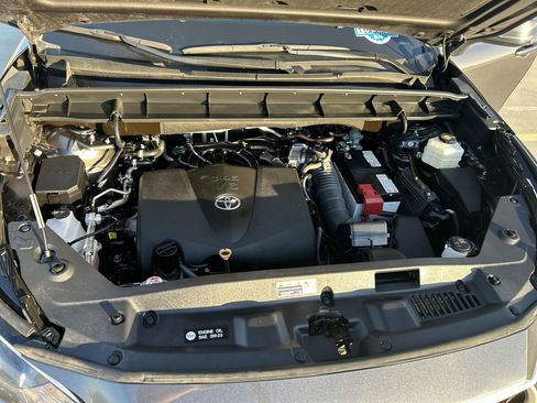 Used 2022 Toyota Highlander LE image 18