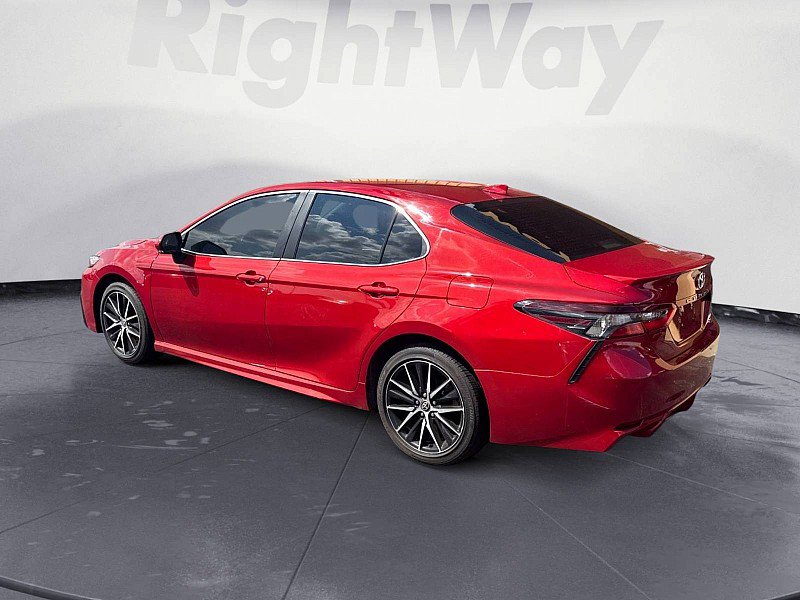 Used 2024 Toyota Camry SE FWD image 3