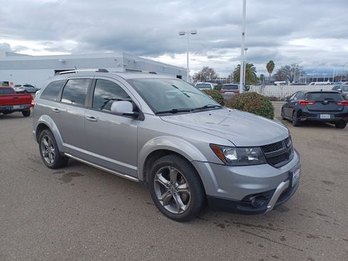 Used 2018 Dodge Journey Crossroad w/ Nav & Sun Group image 3