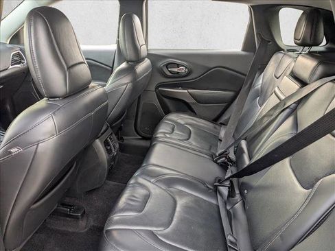 Used 2019 Jeep Cherokee Limited image 16