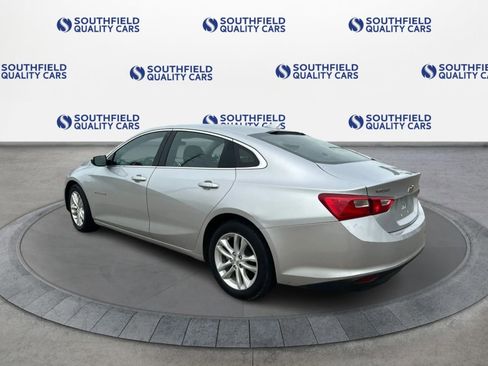 Used 2018 Chevrolet Malibu LT FWD image 4