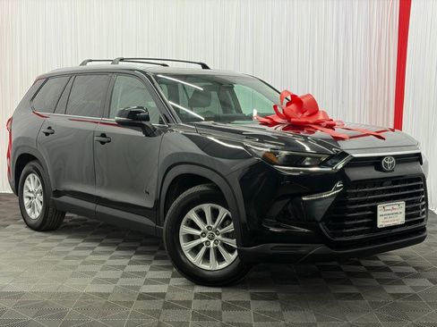 Used 2025 Toyota Grand Highlander AWD image 1