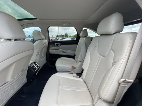 Certified 2022 Kia Sorento S FWD image 27