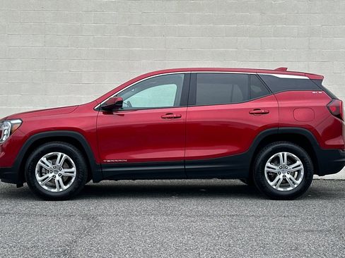 Certified 2022 GMC Terrain SLE w/ LPO, Cargo Package image 7