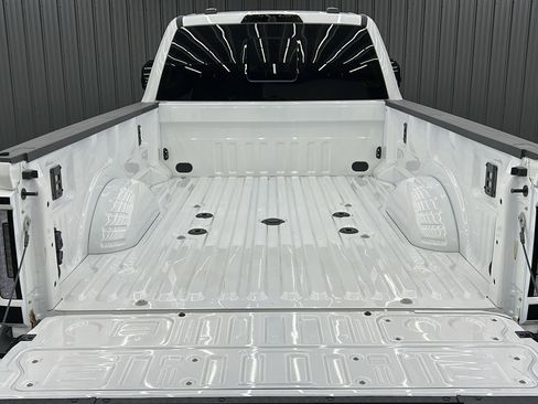 Used 2025 Ford F450 Platinum w/ FX4 Off-Road Package image 13