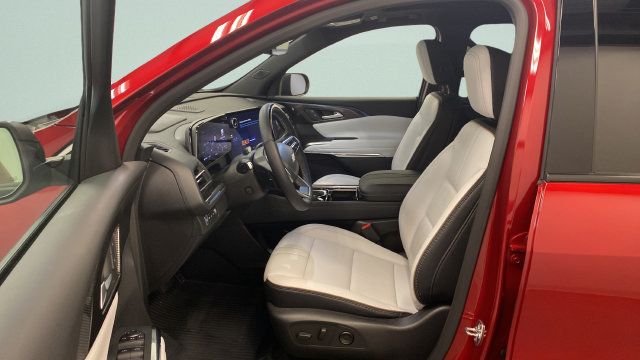 Used 2026 Chevrolet Traverse High Country w/ LPO, Floor Liner Package AWD/4WD image 16