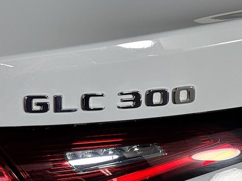 Used 2025 Mercedes-Benz GLC 300 4MATIC image 25