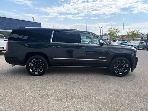 Used 2019 GMC Yukon XL Denali w/ Denali Ultimate Package AWD/4WD image 6