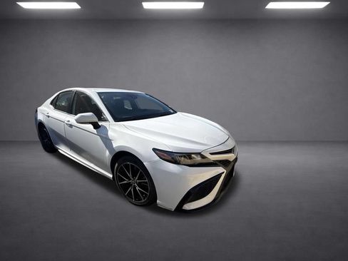 Used 2024 Toyota Camry SE FWD image 10