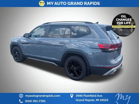 Used 2024 Volkswagen Atlas Peak Edition SEL AWD/4WD image 5