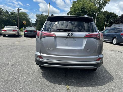 Used 2018 Toyota RAV4 XLE AWD/4WD image 11