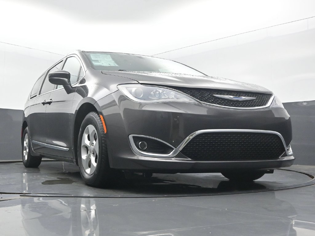 Used 2017 Chrysler Pacifica Touring-L Plus FWD image 56