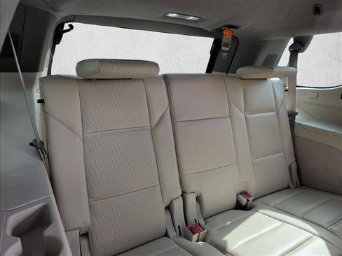Used 2021 Cadillac Escalade Premium Luxury Platinum AWD/4WD image 18