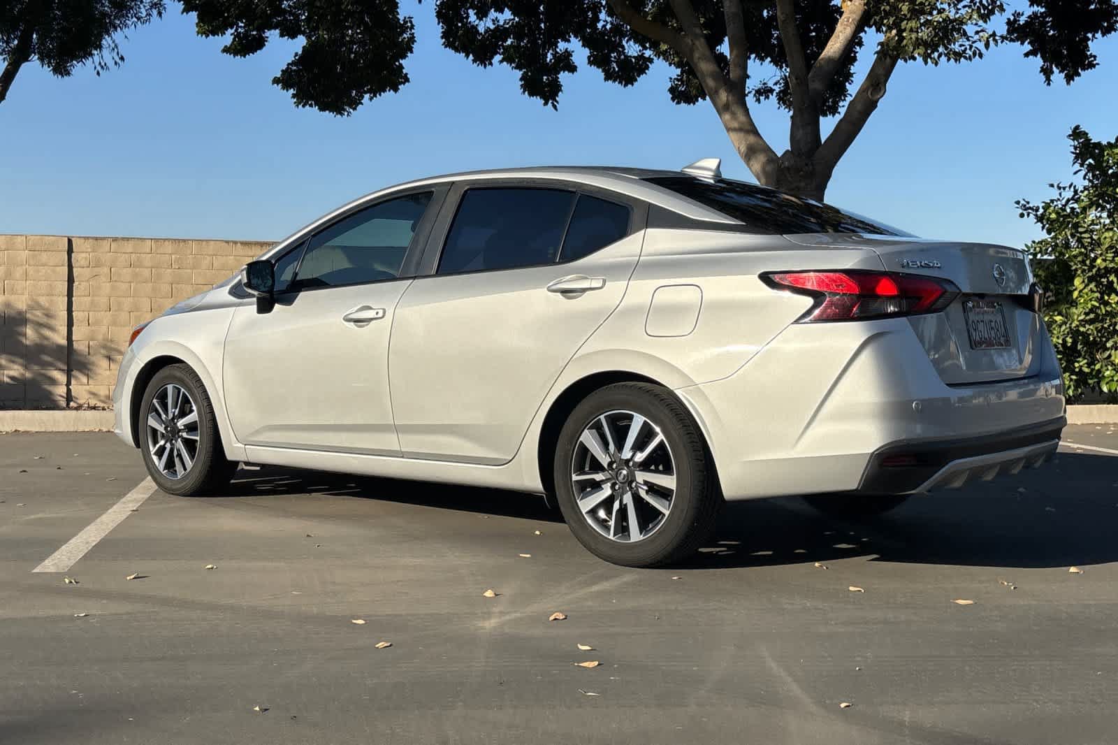 Used 2020 Nissan Versa SV FWD image 7