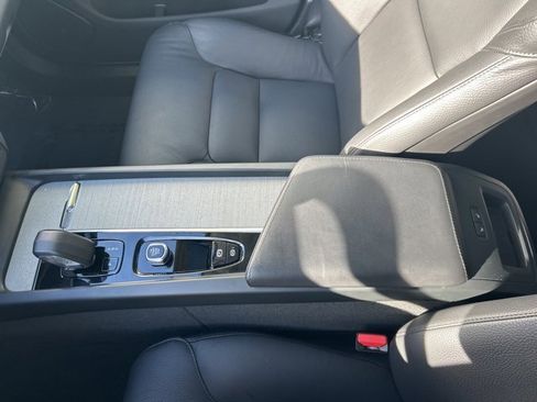 Certified 2025 Volvo XC60 B5 Plus image 26