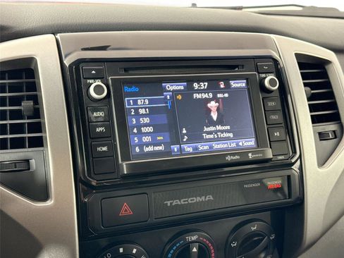 Used 2015 Toyota Tacoma PreRunner image 28