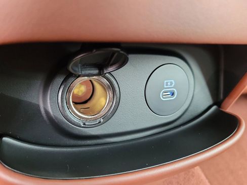 Used 2025 Genesis G90 3.5T AWD/4WD image 21