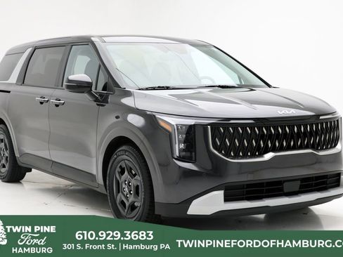 Used 2025 Kia Carnival FWD image 1