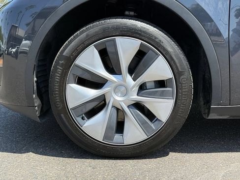 Used 2024 Tesla Model Y Long Range RWD image 13