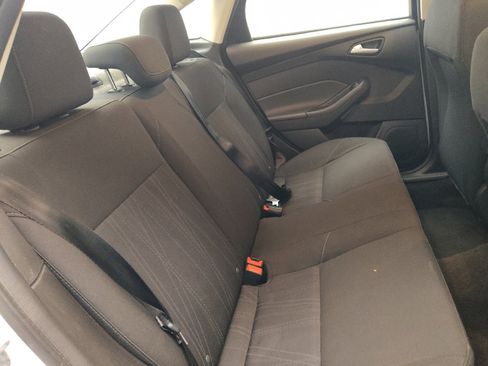 Used 2018 Ford Focus SE w/ SE Appearance Package image 19