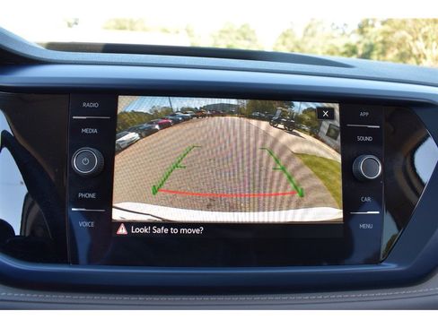 Used 2023 Volkswagen Taos SE w/ Panoramic Sunroof Package image 35